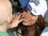 Eva Longoria Parker (Desperate Housewives) is touched by a child from SickKids.